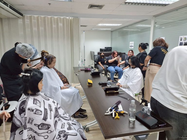 ตัดแต่งผมฟรี