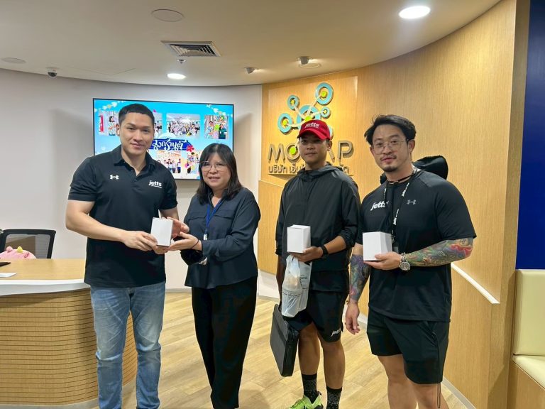 แจกของขวัญวันเกิด