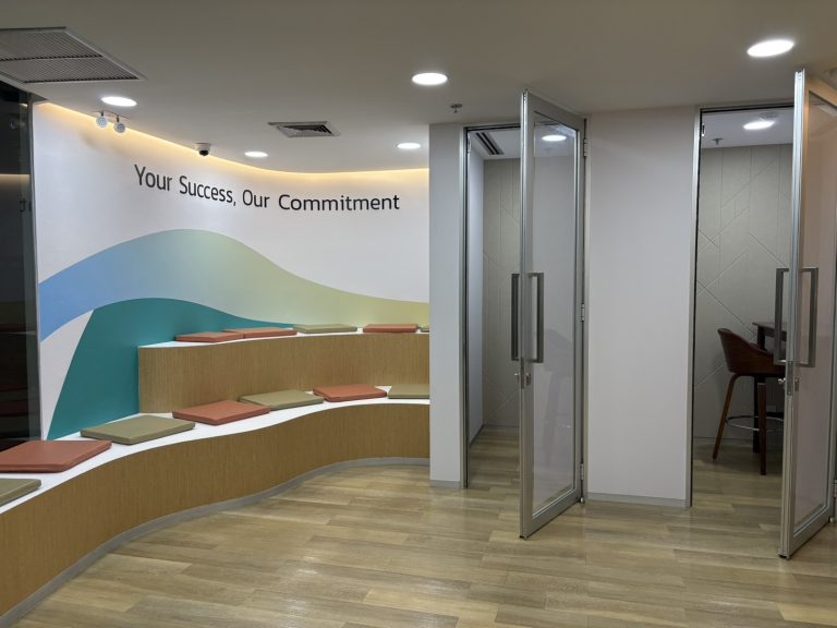 มุมพักผ่อนใน office และห้องโทรศัพท์